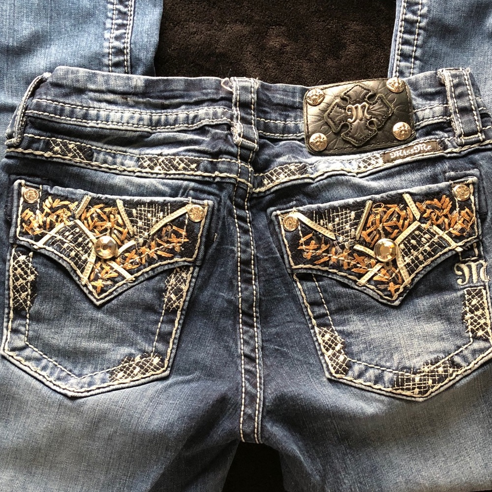 Miss Me Signature Cropped Jeans